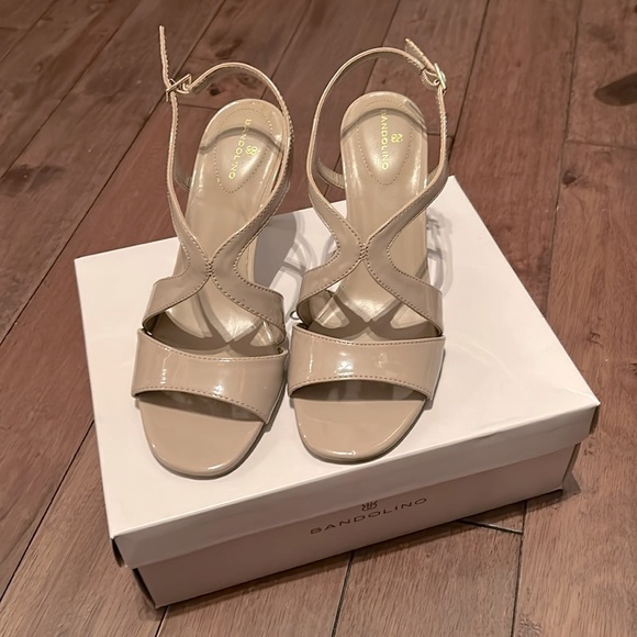 Bandolino Shoes - NEW Bandolino Nude Heels size 7
